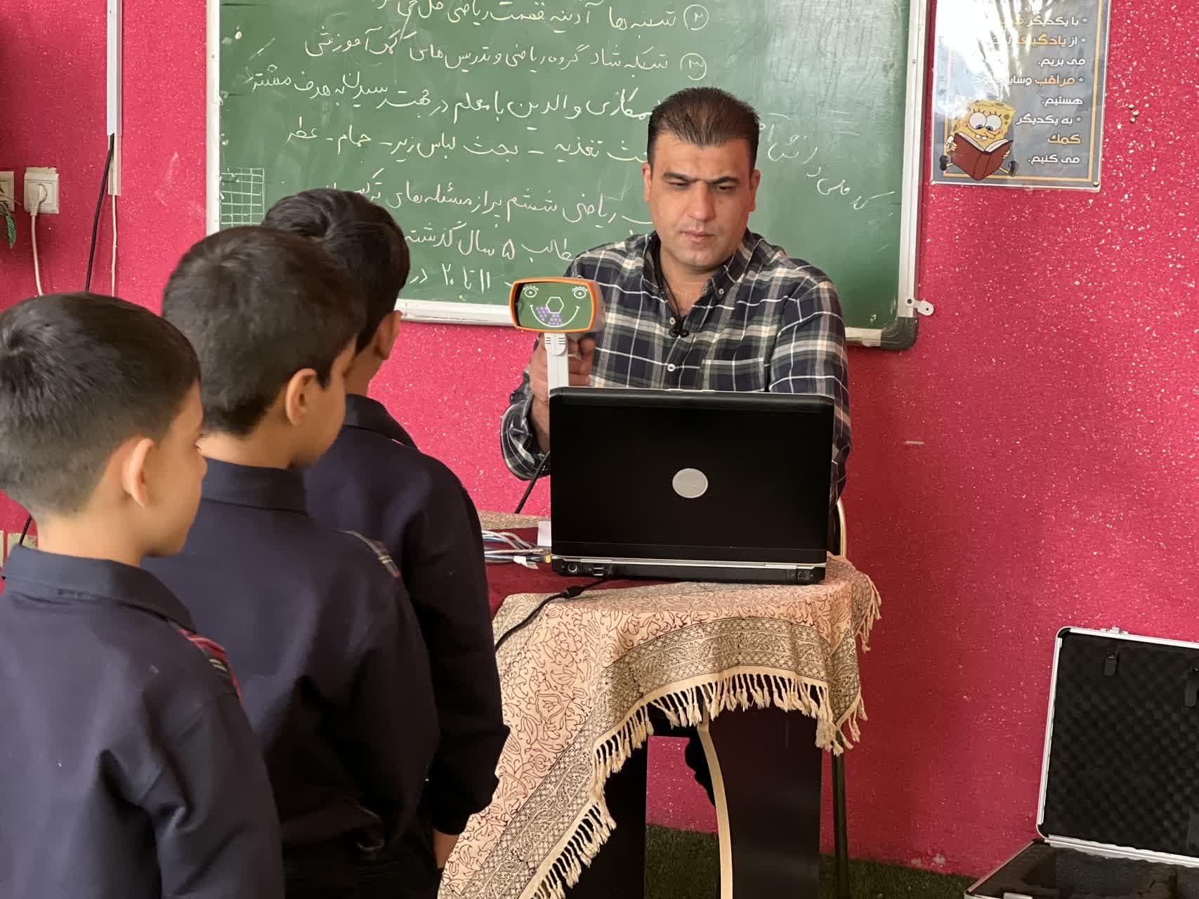 معاینه چشم دانش آموزان